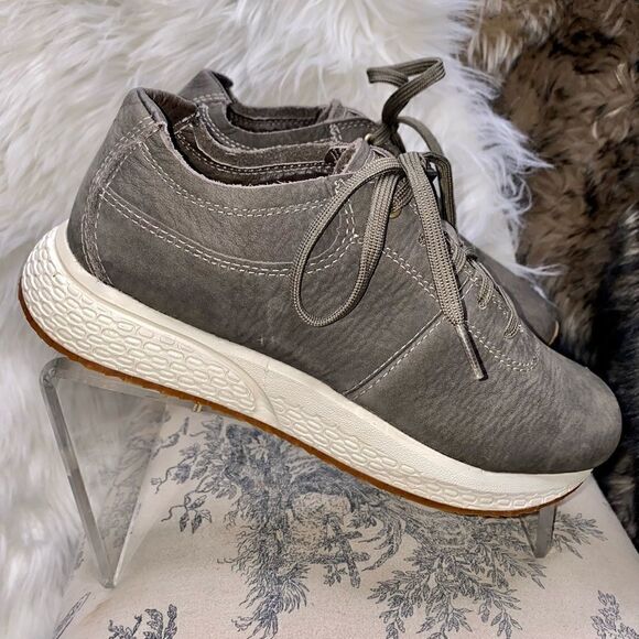 L.L. BEAN WOMAN'S Size 7.5M suede Shoes - Picture 6 of 11